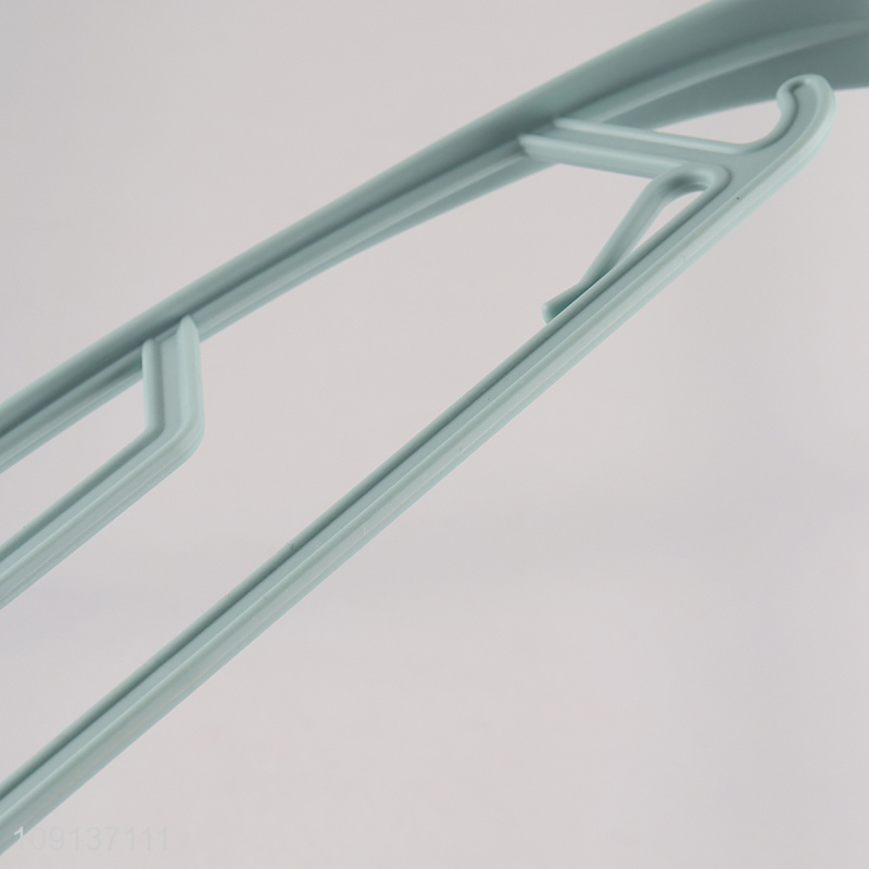 Wholesale 5 Pieces Non-Slip Clothes Hangers Plastic Coat Jacket Hangers