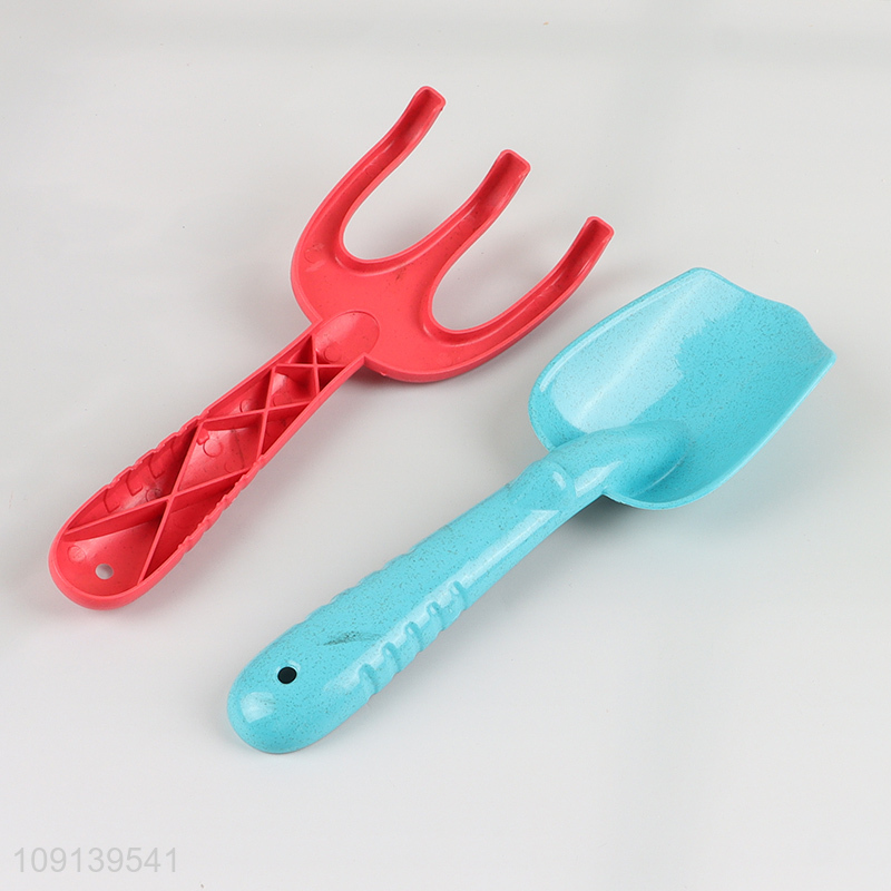 Yiwu market children sand shovel toys beach toys set with bucket