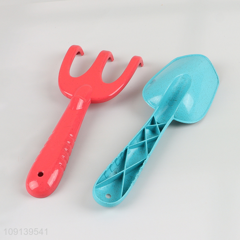 Yiwu market children sand shovel toys beach toys set with bucket