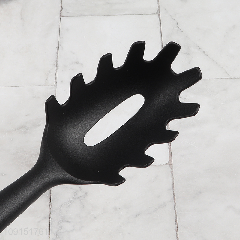 Top quality black nylon kitchen utensil spaghetti spatula for sale