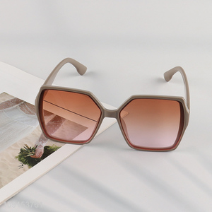 Hot Selling Oversized Sunglasses Plastic Frame Sunglasses for Women Men