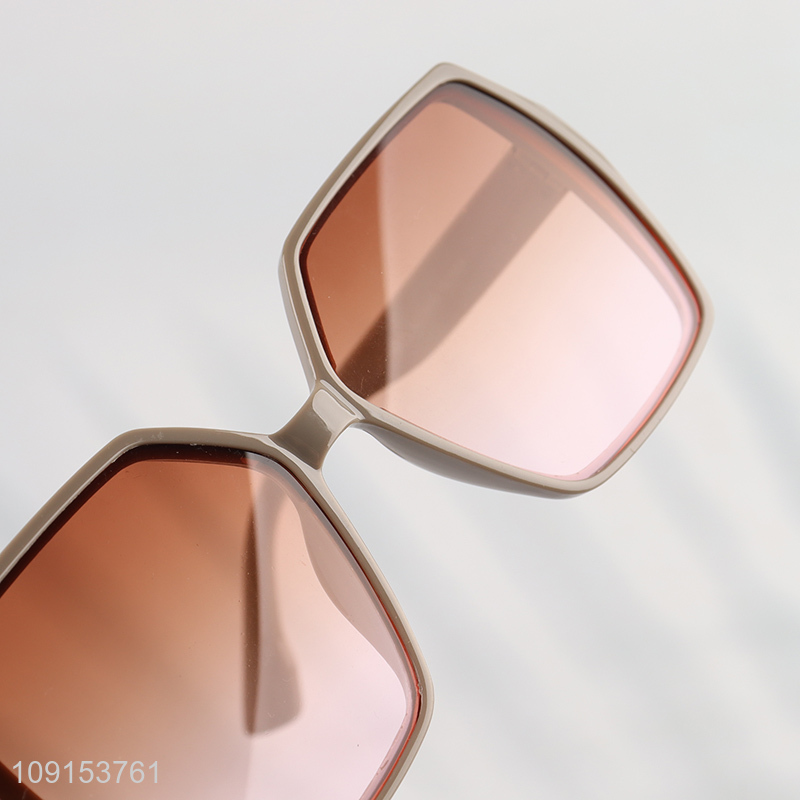 Hot Selling Oversized Sunglasses Plastic Frame Sunglasses for Women Men