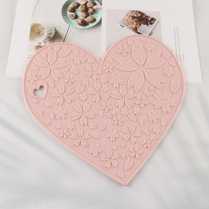 Wholesale Heart Shaped Silicone Heat Insulation Mat Non-Slip Silicone Placemat
