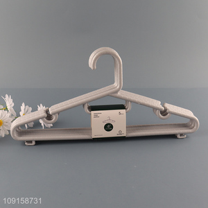Yiwu market 5pcs non-slip plastic clothes hanger coat hanger for household