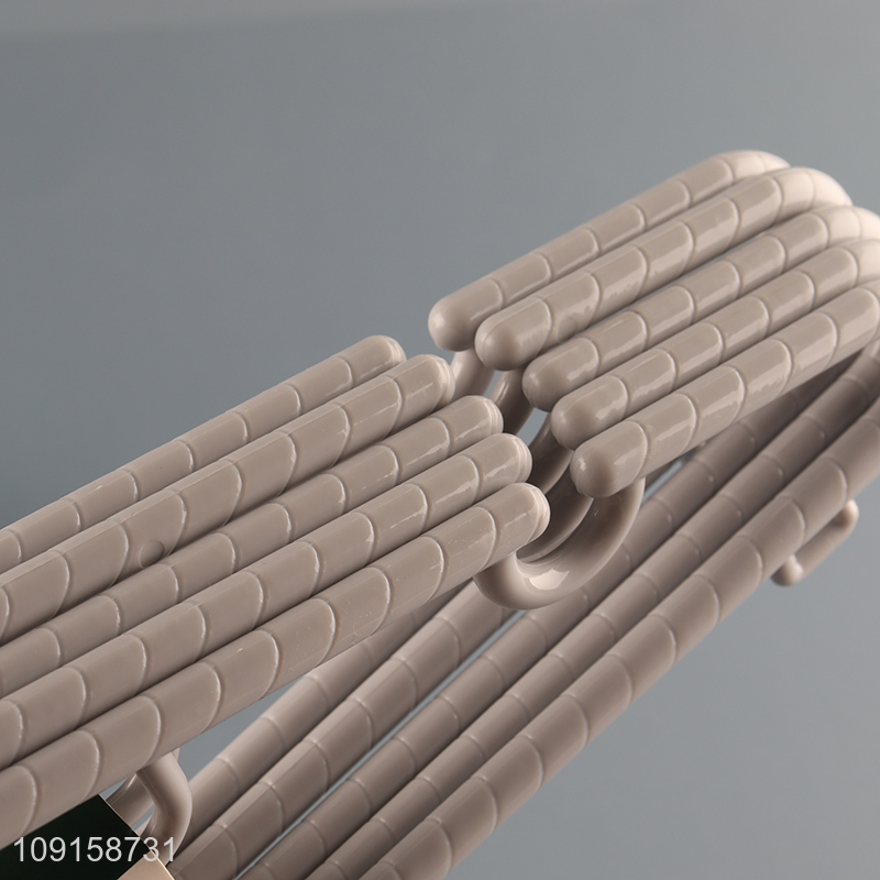 Yiwu market 5pcs non-slip plastic clothes hanger coat hanger for household