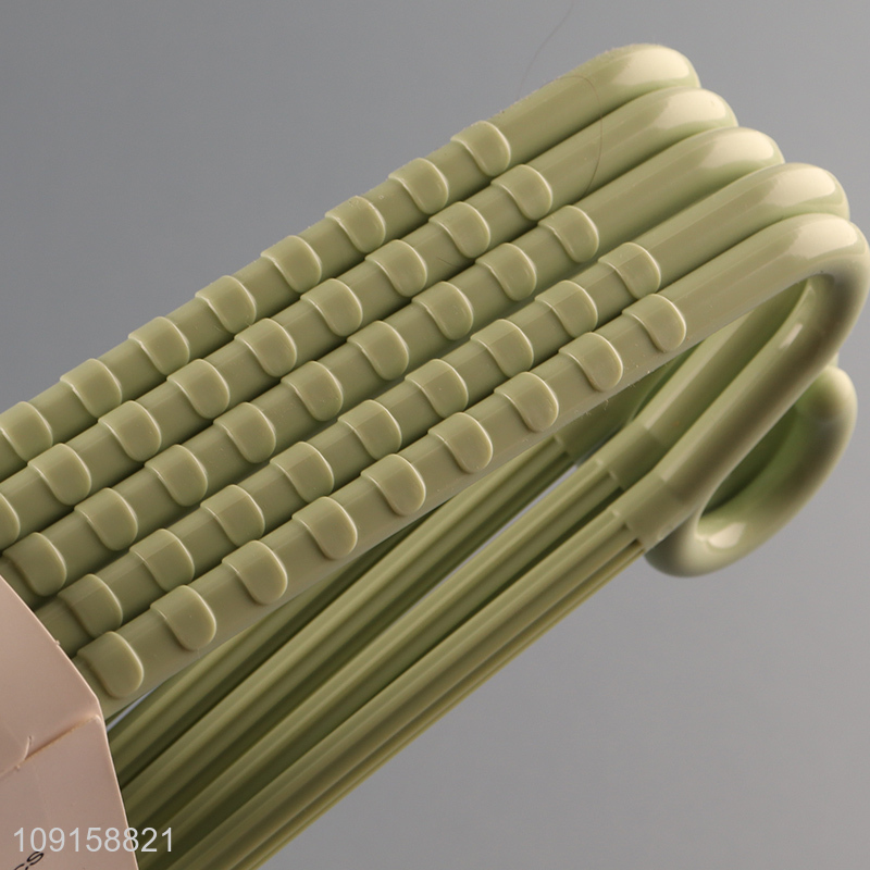 Factory wholesale non-slip 5pcs plastic clothes hanger coat hanger set