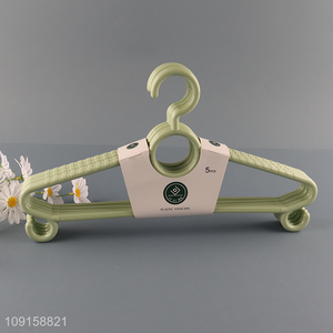 Factory wholesale non-slip 5pcs plastic clothes hanger coat hanger set