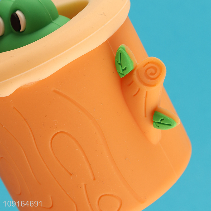 China wholesale portable frog pendant keychain key ring