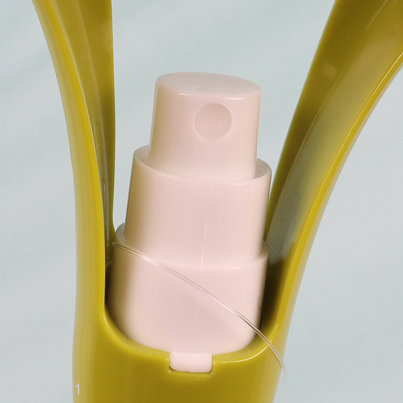 New Product Window Squeegee with Built In Spray Bottle and Microfiber Cloth