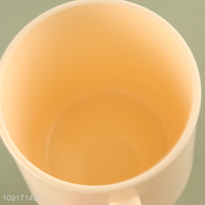 Factory price bathroom accessories plastic mouthwash cup with handle