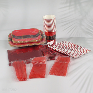 New Arrival Disposable Paper Dinnerware Set for Christmas Party Table Decoration