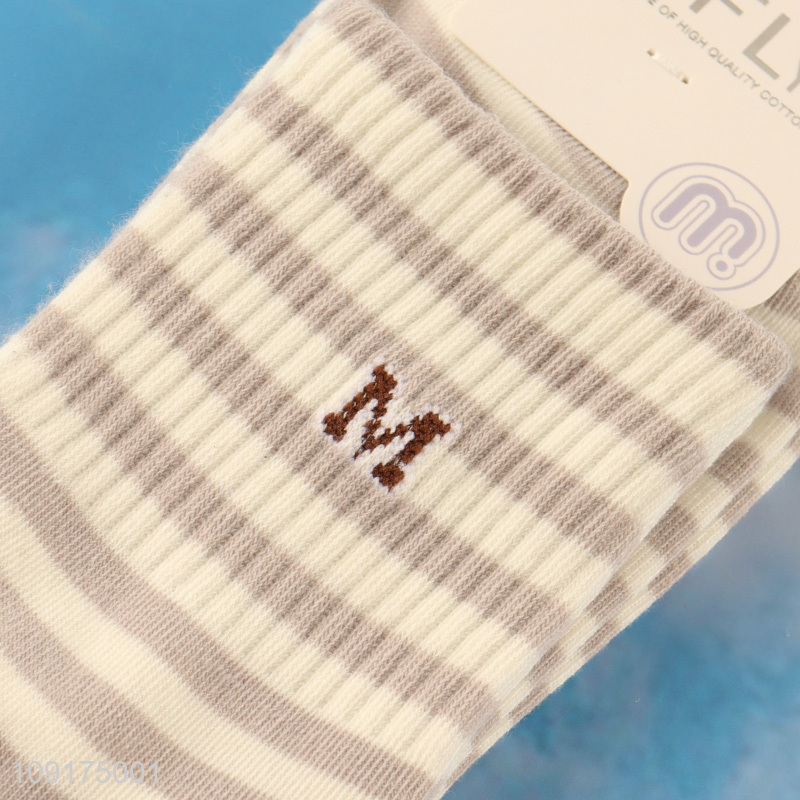 Good price breathable women striped socks casual crew socks