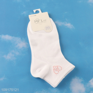 Hot selling white breathable cotton women ankle socks