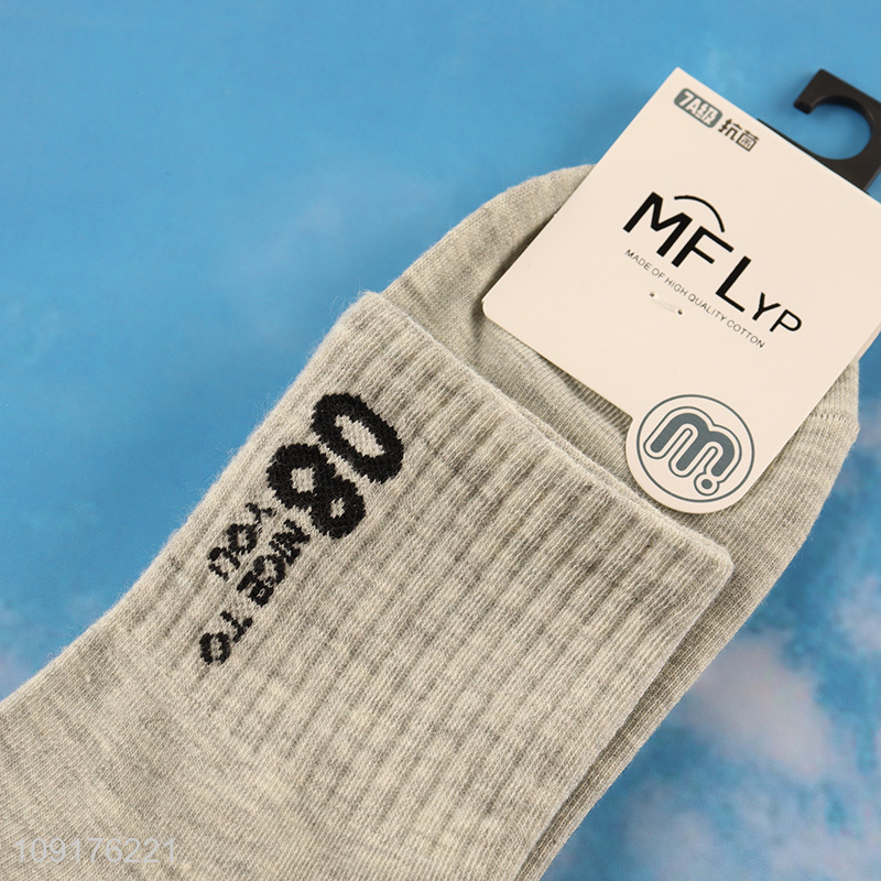 Latest products fashion breathable men cotton socks crew socks for sale