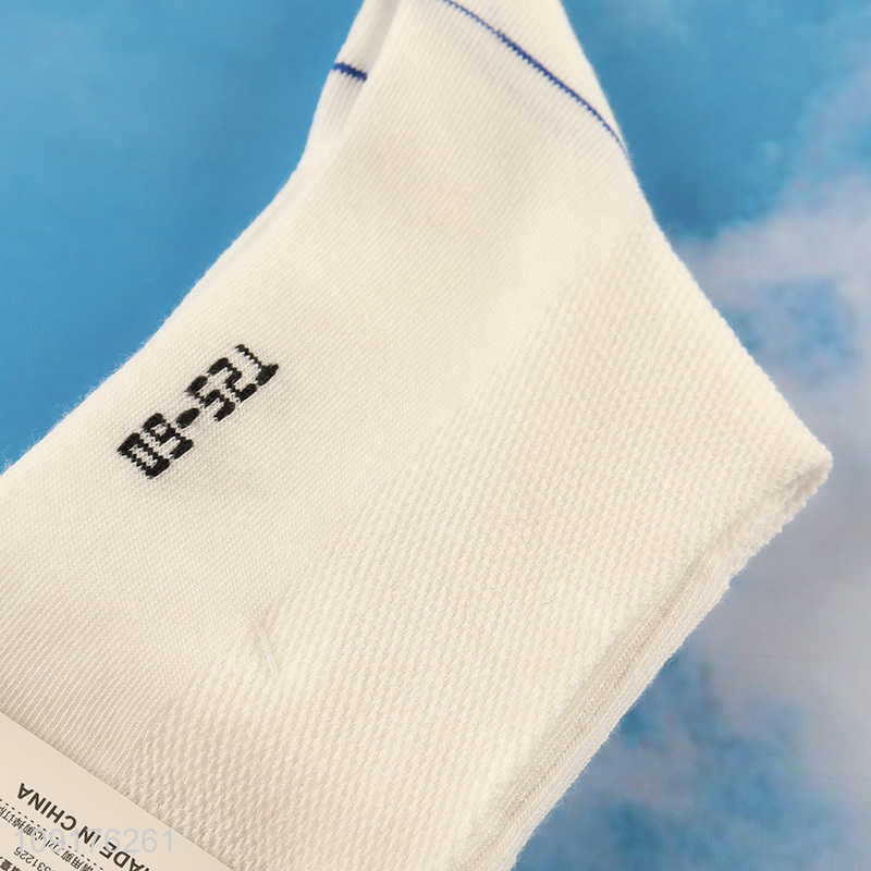 Online wholesale white breathable men cotton socks crew socks