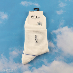 Online wholesale white breathable men cotton socks crew socks