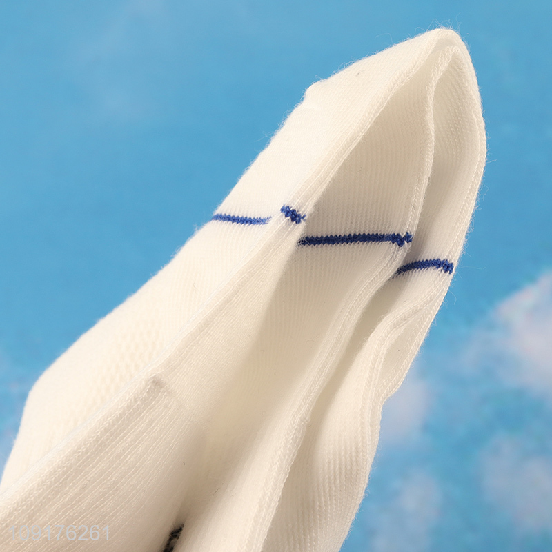 Online wholesale white breathable men cotton socks crew socks