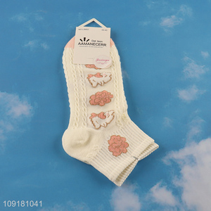 Top quality fashion embroidery polyester socks women socks