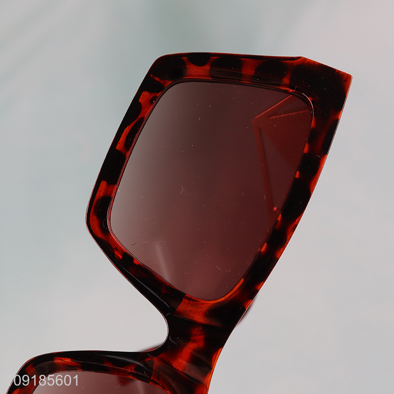 Factory price fashion plastic frame sunglasses polarized sunglasses