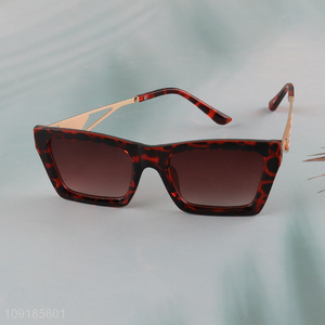 Factory price fashion plastic frame sunglasses polarized sunglasses
