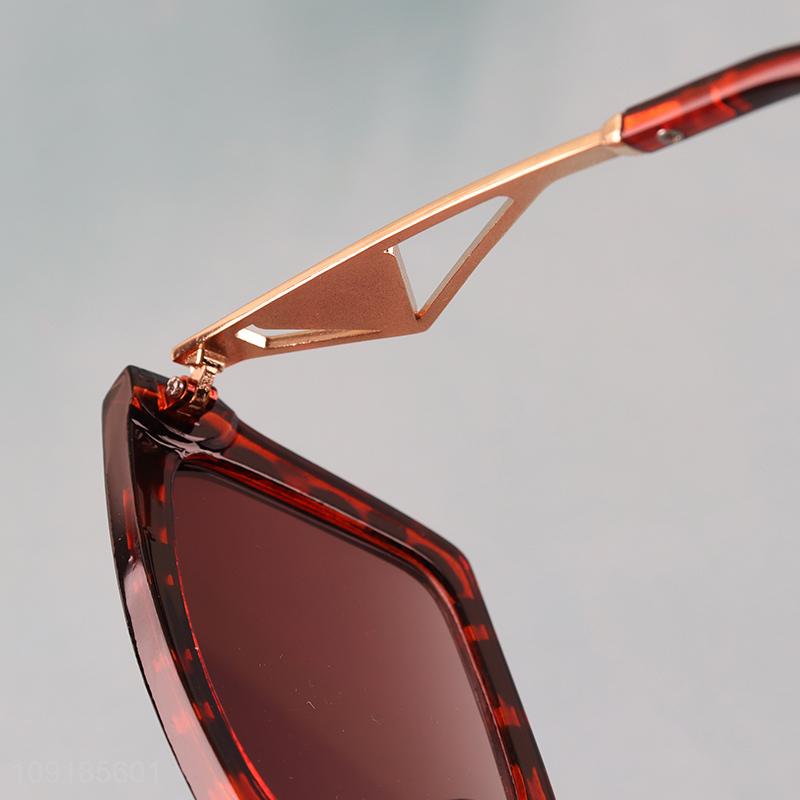 Factory price fashion plastic frame sunglasses polarized sunglasses