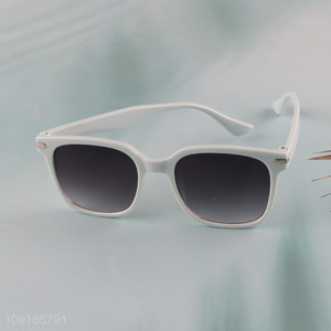 Yiwu market plastic frame sunglasses polarized sunglasses for sale