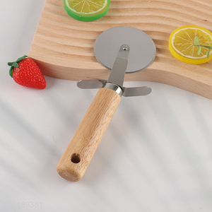 High Quality Stainless Steel Pizza Cutter Wheel with Wooden Handle