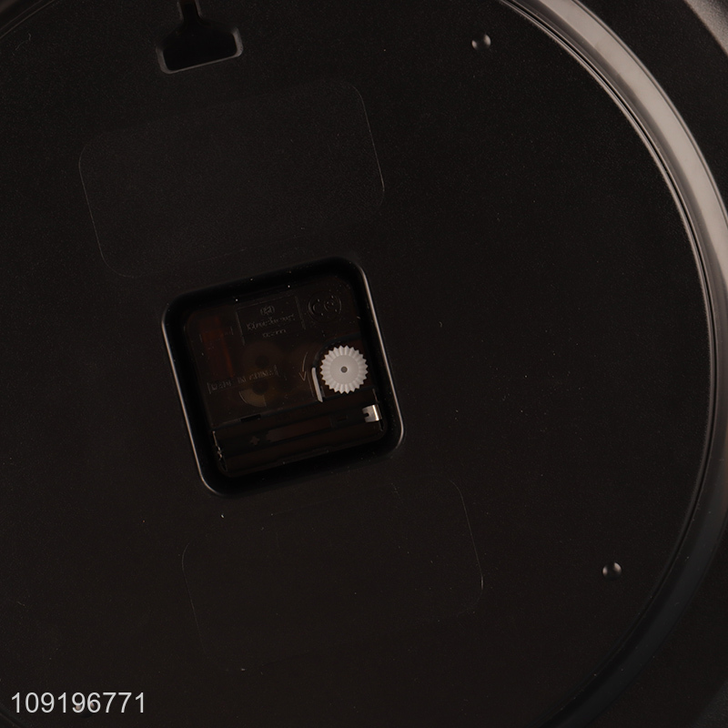 Factory Supply Round Quartz Battery Operated Plastic Wall Clock