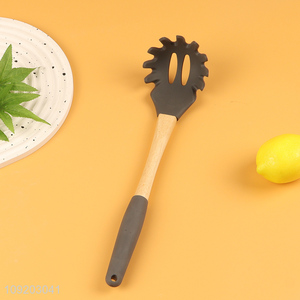 Best quality long handle home kitchen utensil spaghetti spatula for sale