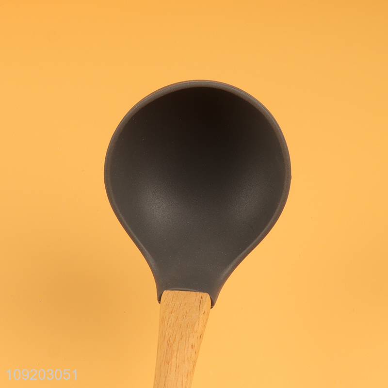 Factory direct sale kitchen utensil long handle soup ladle wholesale