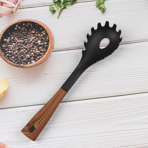 Popular products long handle kitchen utensil spaghetti spatula for sale