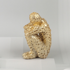 Low price home decor golden resin crafts figure statue for sale