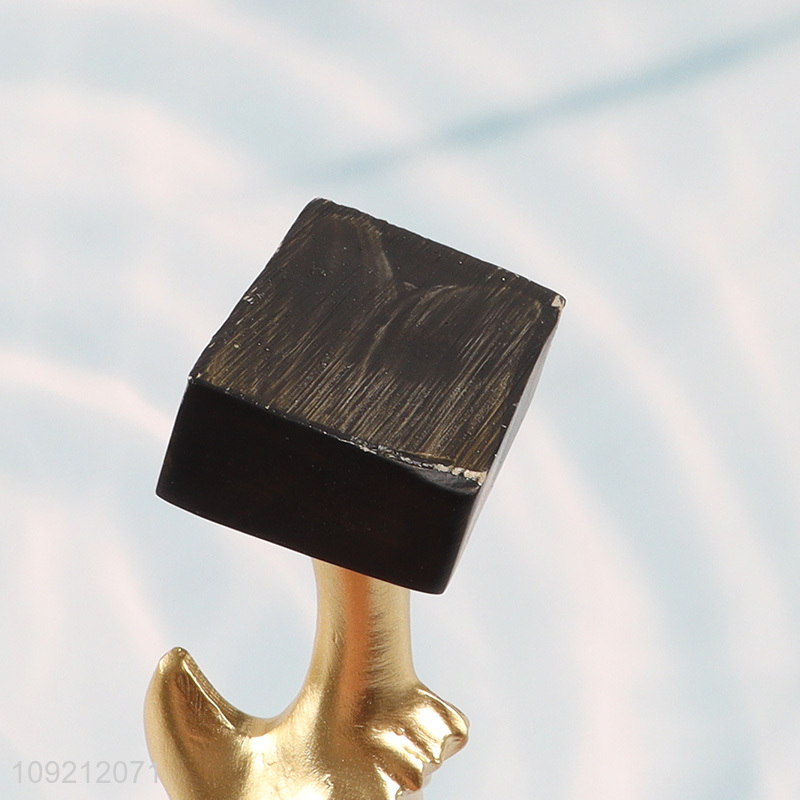 Hot selling home decor office desktop decor resin crafts golden statue