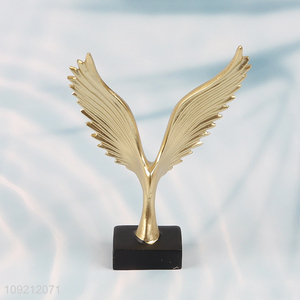 Hot selling home decor office desktop decor resin crafts golden statue