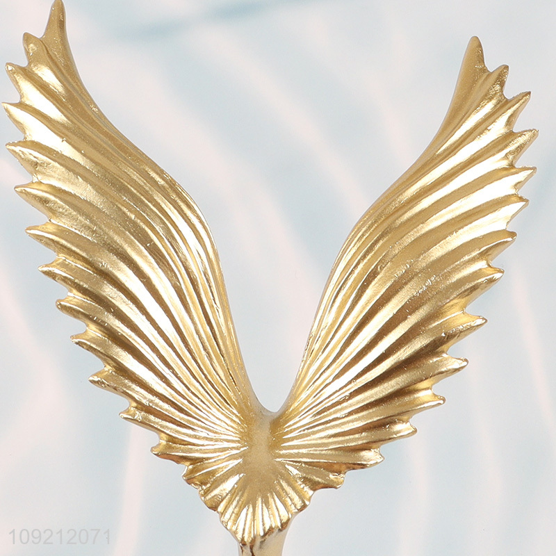 Hot selling home decor office desktop decor resin crafts golden statue