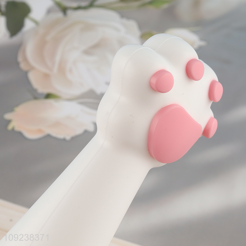 Hot products cat paw shape hand-roll silicone garlic peeler for sale