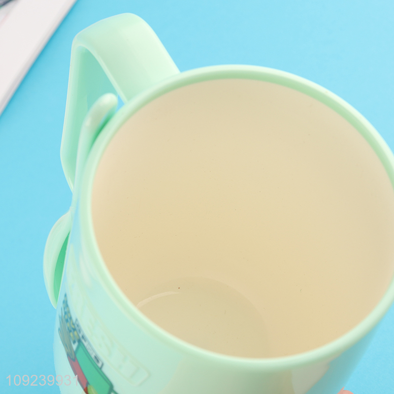 Factory direct sale 700ml plastic water cup drinking cup with spoon