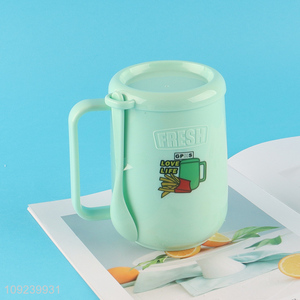 Factory direct sale 700ml plastic water cup drinking cup with spoon