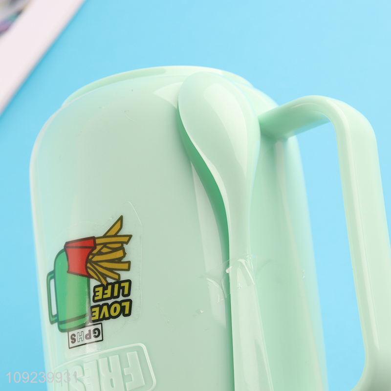 Factory direct sale 700ml plastic water cup drinking cup with spoon