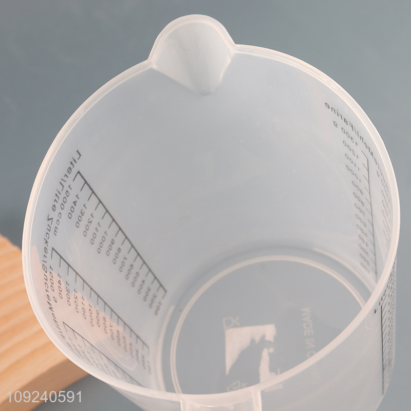 New arrival kitchen tool 1500ml plastic measuring cup with handle