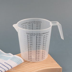 New arrival kitchen tool 1500ml plastic measuring cup with handle