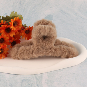 Good Quality Plush Hair Claw Clips Non-Slip Fluffy Hair Claw Clips