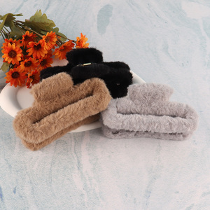 New Arrival Plush Hair Claw Clips Winter Hair Jaw Clips for Women